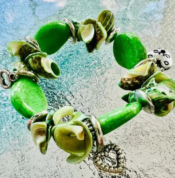 Set of Four Pristine Vintage 7" Coastal Bohemian Beach Style Stretchy Bracelets - Picture 3 of 6